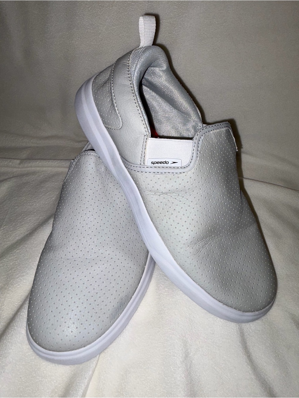 Speedo women’s Slip-On Low Top Athletic Sneakers Gray/White Solid Pattern size 9